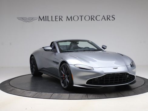 Used 2021 Aston Martin V8 Vantage Roadster RWD image 11