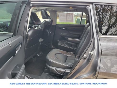 Used 2023 Toyota Highlander L image 42