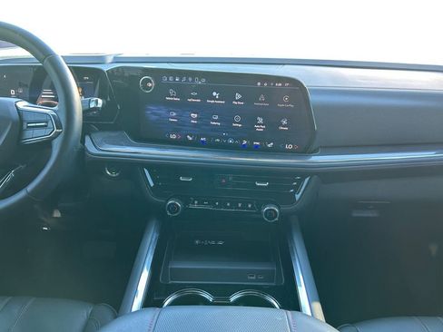 Used 2025 Chevrolet Suburban RST w/ RST Capability Package AWD/4WD image 13