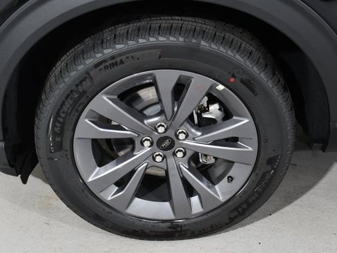 New 2025 Ford Explorer Active w/ Active Comfort Package image 25
