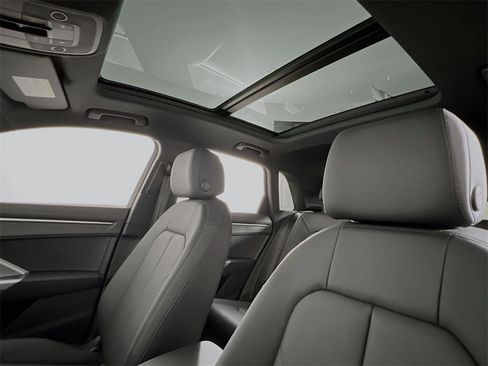 New 2025 Audi Q3 2.0T Premium image 13