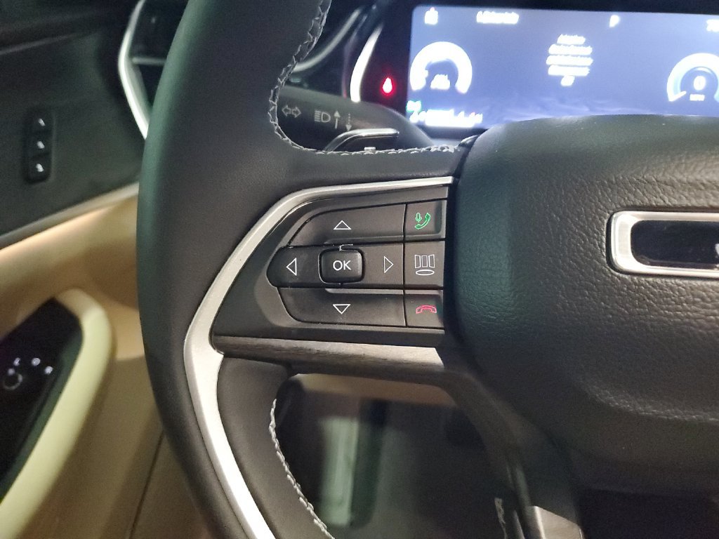 Used 2024 Jeep Grand Cherokee Limited w/ Luxury Tech Group II RWD image 20
