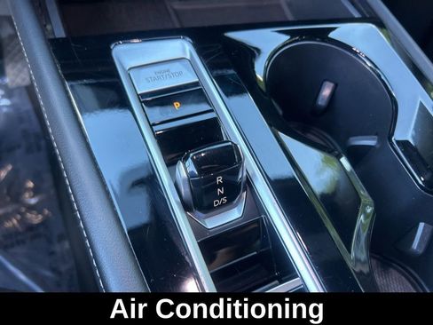 Used 2024 Volkswagen Atlas Cross Sport SE image 14