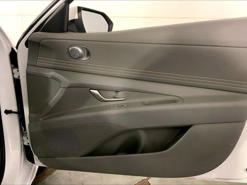 Used 2025 Hyundai Elantra SEL FWD image 25