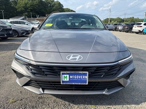 Used 2024 Hyundai Elantra SEL FWD image 2