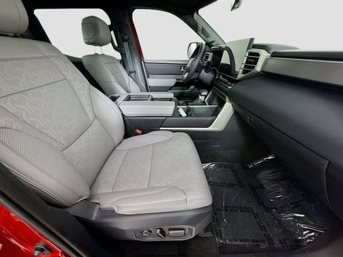 Certified 2025 Toyota Tundra Limited AWD/4WD image 30