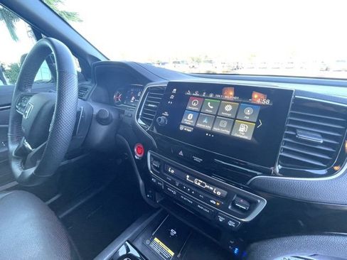 Used 2025 Honda Passport Black Edition image 12