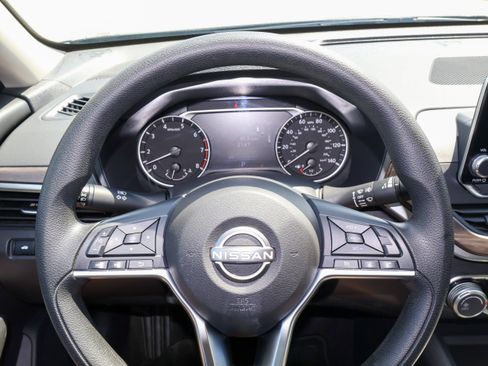 Used 2025 Nissan Altima 2.5 SV FWD image 18