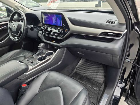 Used 2023 Toyota Highlander Limited AWD/4WD image 12