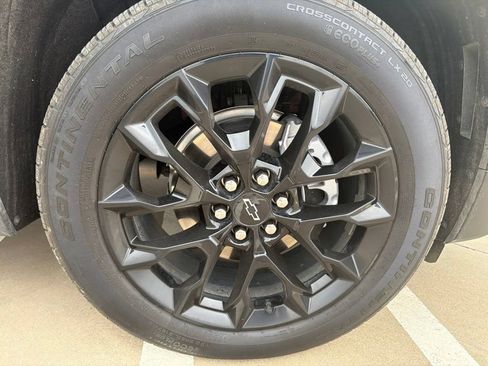 Used 2026 Chevrolet Traverse LT w/ Midnight/Sport Edition FWD image 3