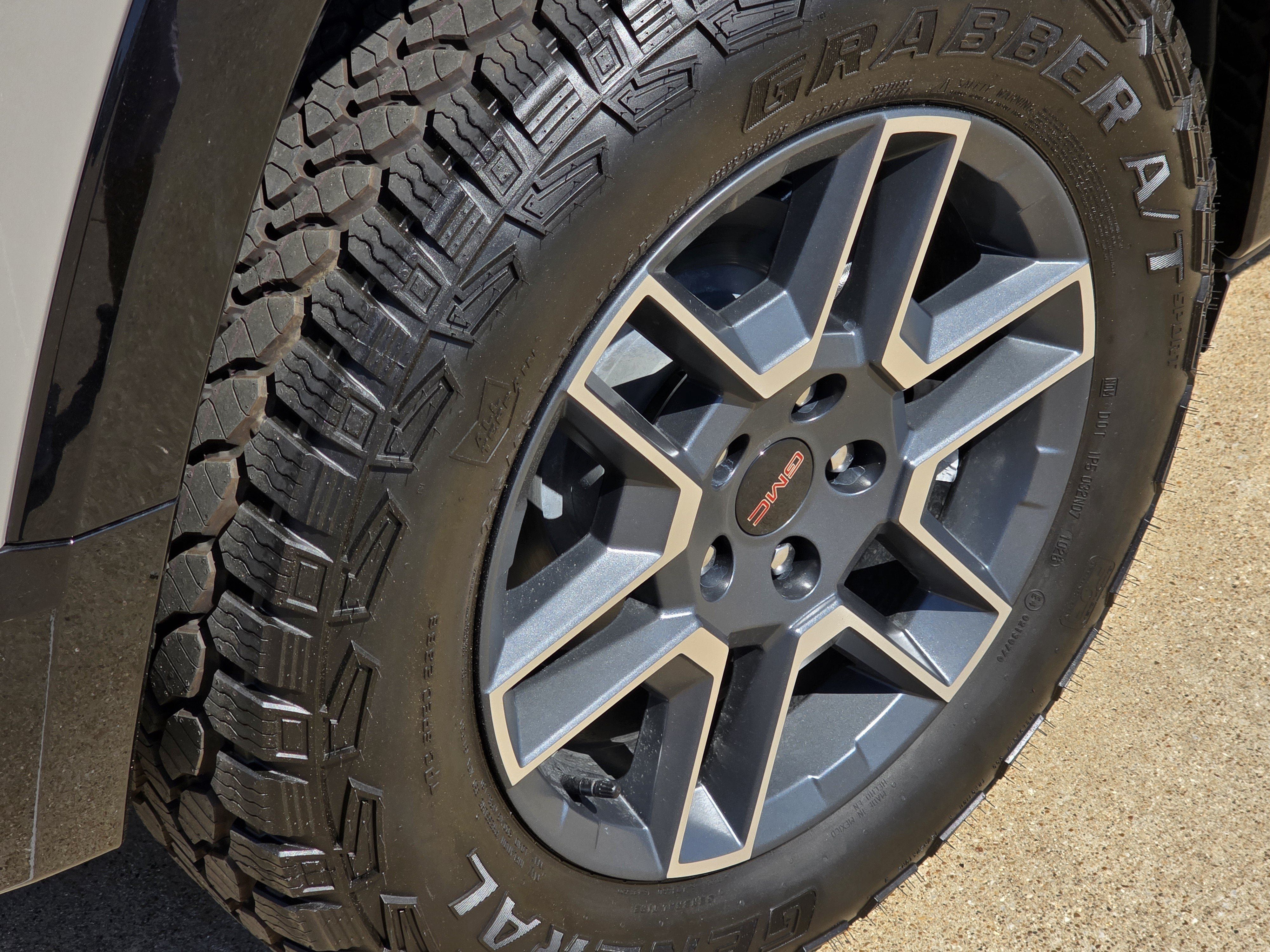 New 2027 GMC Terrain AT4 w/ Technology Package II AWD/4WD image 6