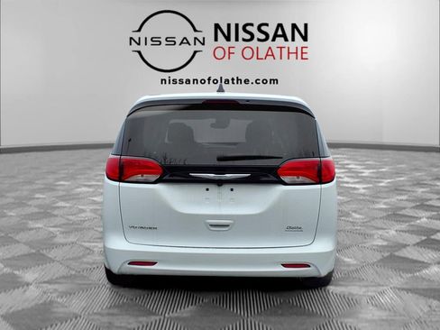 Used 2024 Chrysler Voyager LX FWD image 30