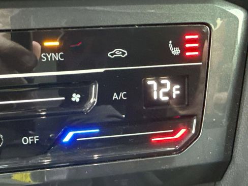 Used 2024 Volkswagen Tiguan SE image 17