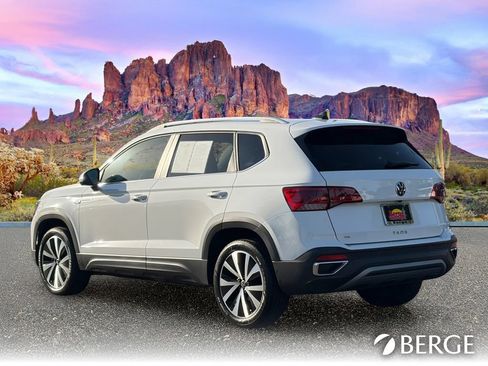 Used 2024 Volkswagen Taos SE FWD image 4