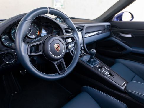 Used 2019 Porsche 911 Speedster RWD image 22