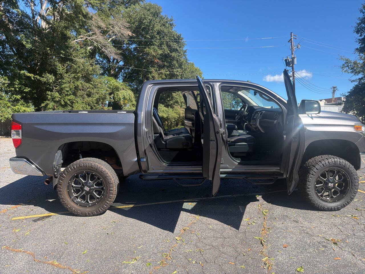 Used 2018 Toyota Tundra SR5 w/ SR5 Upgrade Package AWD/4WD image 27