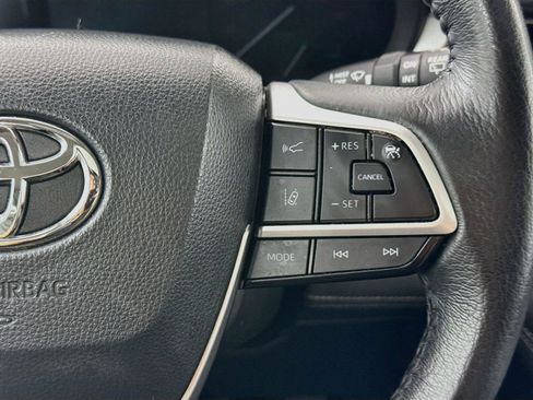 Certified 2025 Toyota Sienna XLE FWD image 20