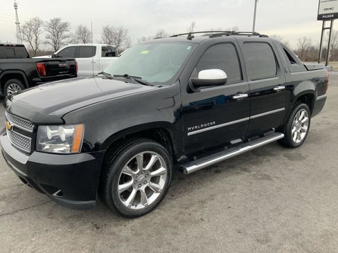 Used 2013 Chevrolet Avalanche LTZ image 8