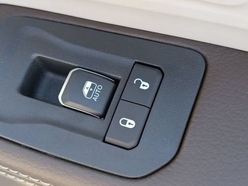 New 2026 RAM 3500 Laramie AWD/4WD image 32