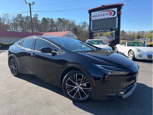 Used 2024 Toyota Prius XLE image 1