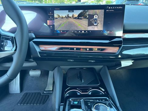 New 2026 BMW i5 eDrive40 AWD/4WD image 25