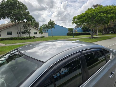 Used 2014 Nissan Sentra SR w/ SR Driver Package image 9