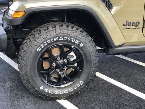 New 2026 Jeep Gladiator Willys image 10