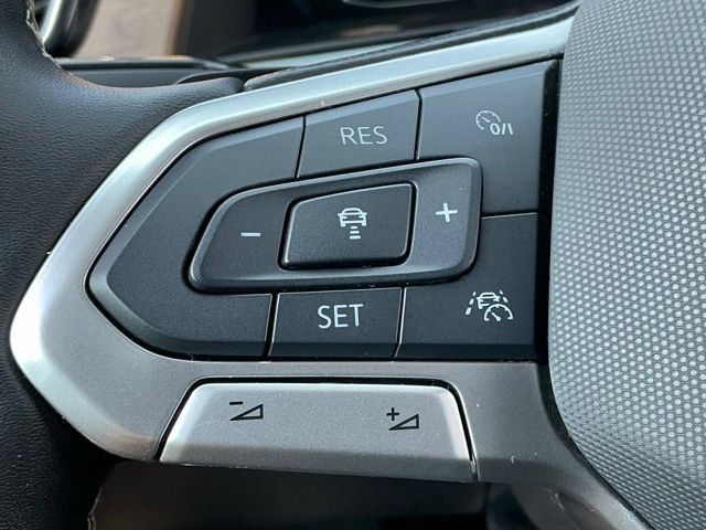 Used 2025 Volkswagen Atlas SE FWD image 29