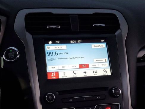 Used 2018 Ford Fusion SE w/ Fusion SE Technology Package image 23