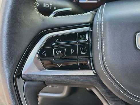 Used 2023 Jeep Grand Cherokee Overland w/ Advanced Protech Group III AWD/4WD image 17
