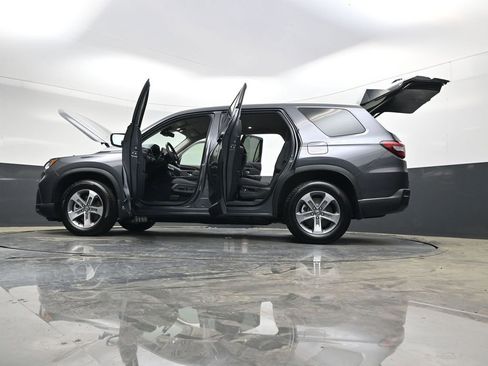 Used 2025 Honda Pilot EX-L image 39