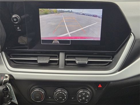 Certified 2024 Chevrolet Trax RS w/ Sunroof Package image 18