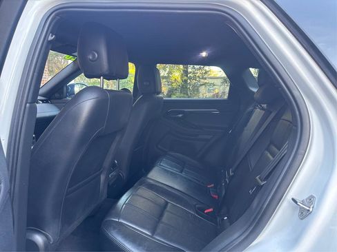 Used 2020 Land Rover Range Rover Evoque SE image 9