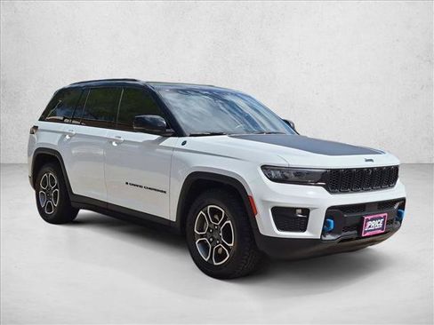 Used 2022 Jeep Grand Cherokee Trailhawk AWD/4WD image 3