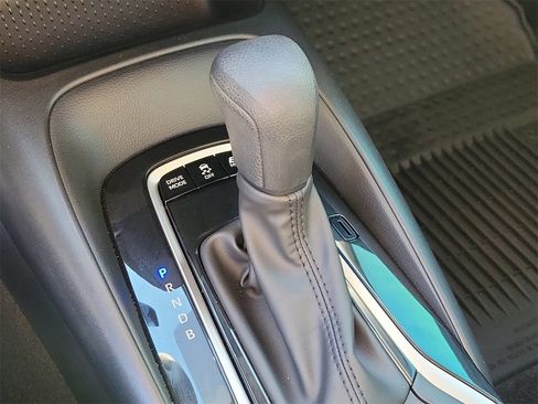 Used 2025 Toyota Corolla LE image 27