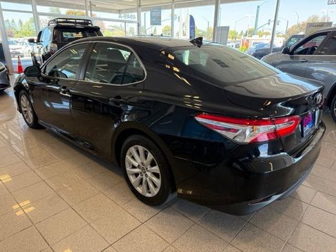 Used 2020 Toyota Camry LE w/ Convenience Package FWD image 5