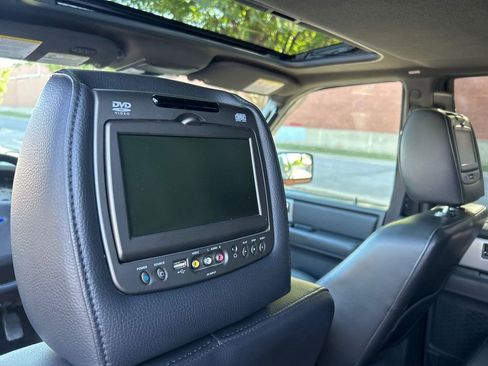 Used 2014 Ford Expedition EL Limited w/ Equipment Group 301A AWD/4WD image 17