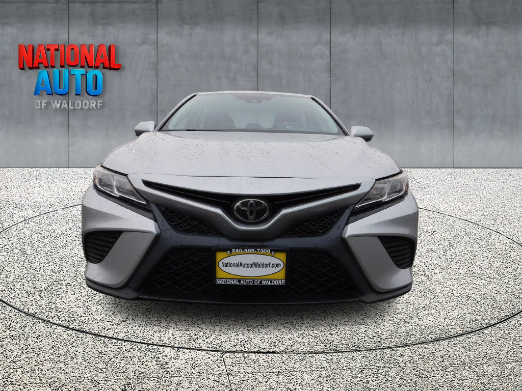 Used 2018 Toyota Camry SE FWD image 3