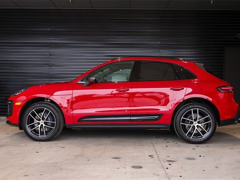 Certified 2025 Porsche Macan Turbo image 5