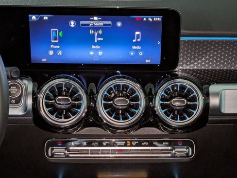 Used 2025 Mercedes-Benz GLB 250 image 17