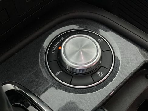 Used 2023 Nissan Armada S AWD/4WD image 41