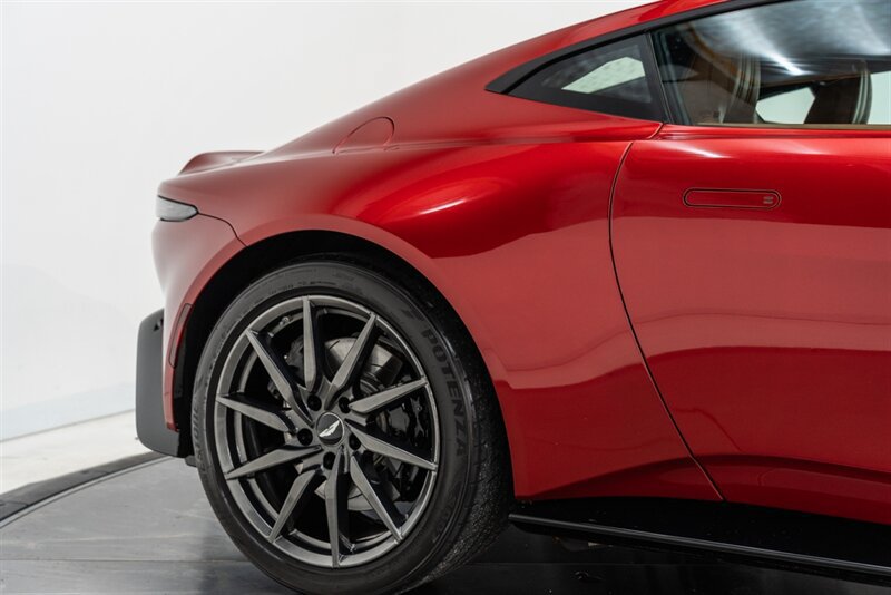 Used 2020 Aston Martin V8 Vantage Coupe RWD image 24