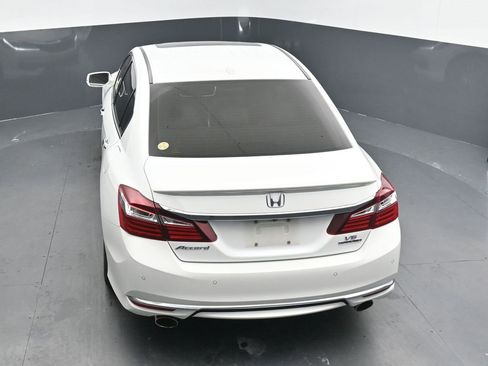 Used 2016 Honda Accord Touring image 15