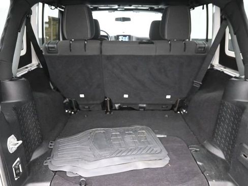 Used 2017 Jeep Wrangler Unlimited Sahara w/ Connectivity Group AWD/4WD image 30