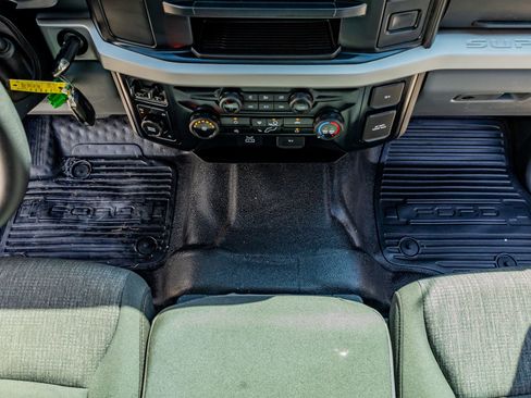 Used 2024 Ford F350 XLT image 27
