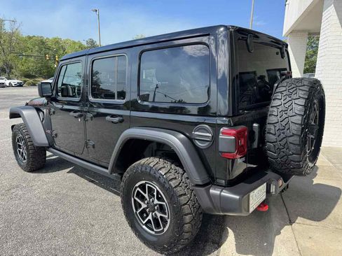 Used 2025 Jeep Wrangler Unlimited Rubicon w/ Convenience Group AWD/4WD image 42