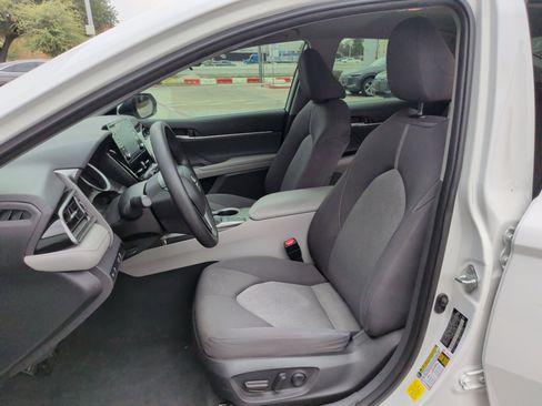 Used 2022 Toyota Camry LE image 19