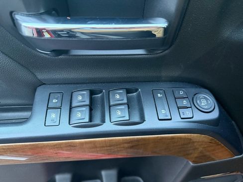 Used 2018 Chevrolet Silverado 1500 LTZ image 24