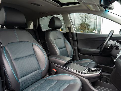Used 2022 Kia Niro EX Premium w/ Cold Weather Package image 28