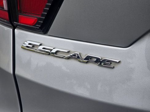 Used 2018 Ford Escape SEL AWD/4WD image 15
